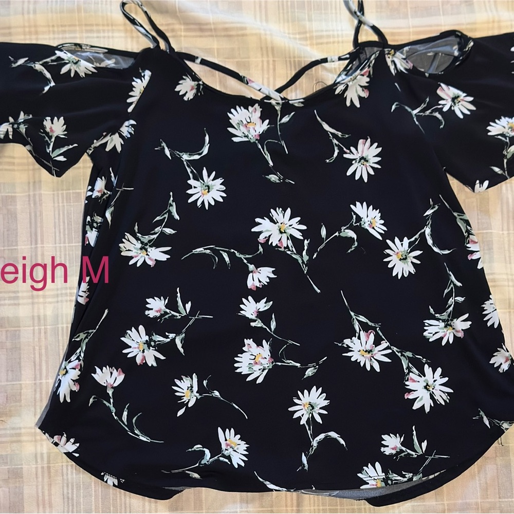 Cold-Shoulder Black Daisy Print Blouse with Straps - Unbranded
